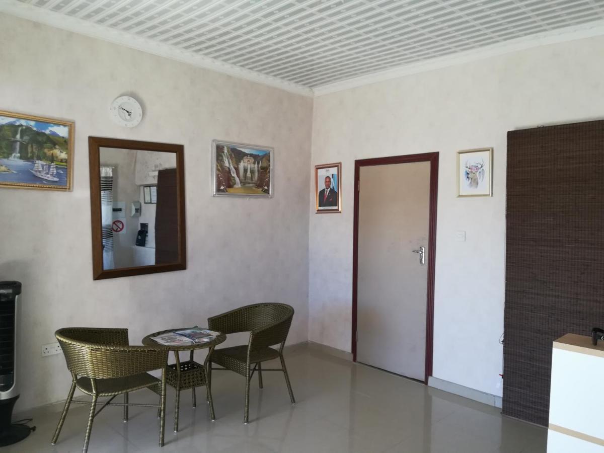 Lee Bed & Breakfast Francistown Exteriör bild