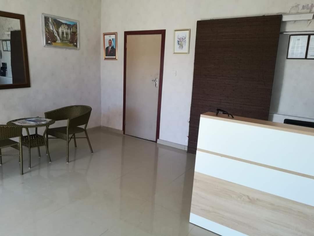 Lee Bed & Breakfast Francistown Exteriör bild