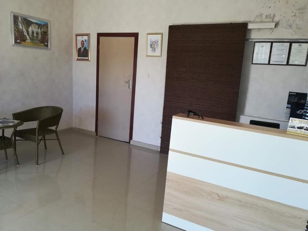 Lee Bed & Breakfast Francistown Exteriör bild